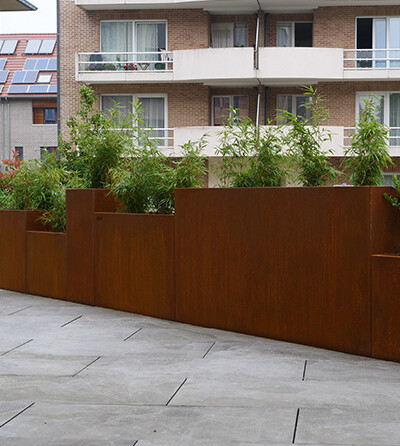 Jardinière en acier Corten modulaire aux Azalées à Bruxelles par Kubik Création