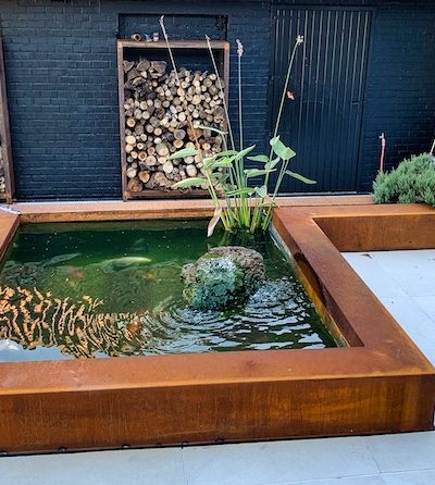 Fontaine à eau habillée en acier Corten de Kubik Création