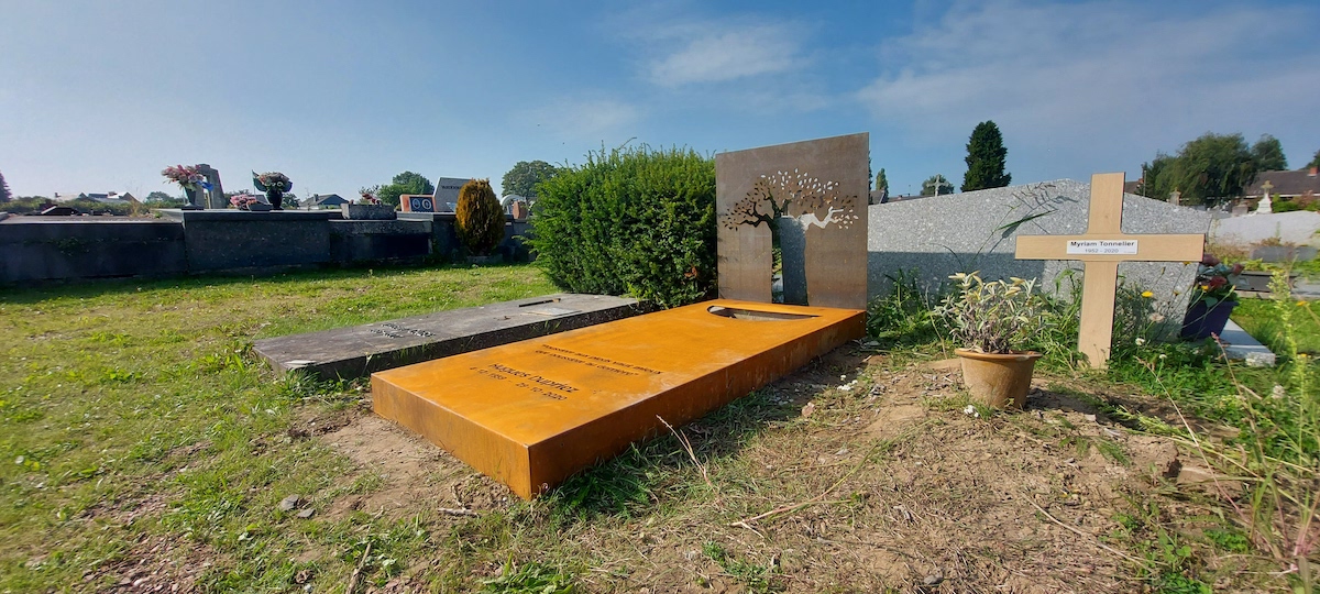 Monument funéraire en acier Corten de Kubik Création