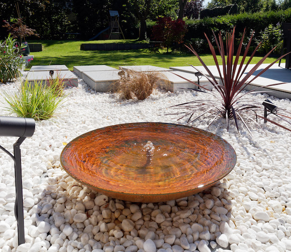 Table d'eau ronde avec fontaine et LED en acier Corten - L'Atlantide