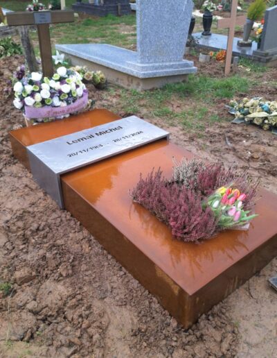 Monument funéraire en corten et inox Monument funéraire en corten et inox