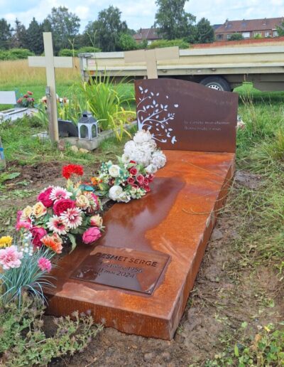 Monument funéraire en corten personnalisé Monument funéraire en corten personnalisé