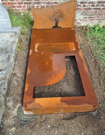 Tombe personnalisée en corten